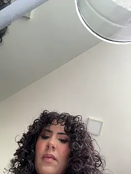 SugarTroubl33 online show from November 25, 2025, 1:33 pm