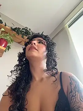 SugarTroubl33 online show from April 13, 2026, 2:33 pm