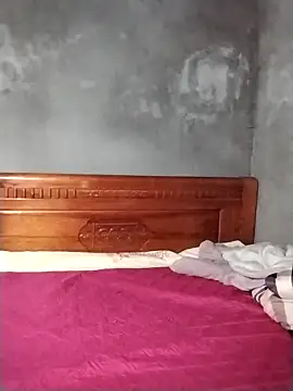 emini-xx online show from April 13, 2026, 10:59 pm