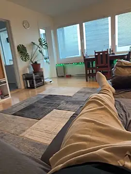 hungrykiten online show from November 3, 2025, 6:58 am