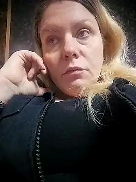 Lana-murr online show from November 17, 2025, 6:41 am