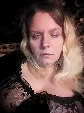 Lana-murr online show from November 26, 2025, 6:42 pm