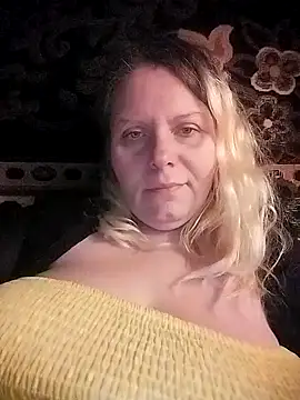 Lana-murr online show from December 17, 2025, 10:05 pm