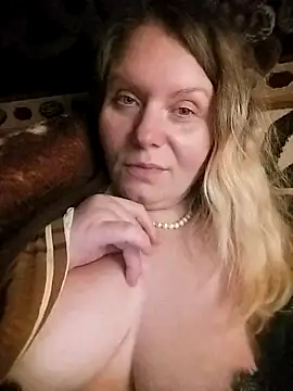 Snapshot of Lana-murr chatting on February 1, 2026, 7:56 pm Lana-murr online show from February 1, 2026, 7:56 pm