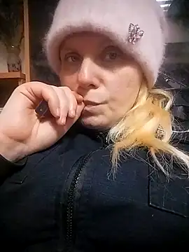 Snapshot of Lana-murr chatting on February 18, 2026, 7:21 pm Lana-murr online show from February 18, 2026, 7:21 pm