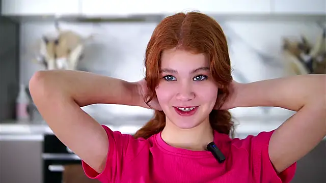 YettaCalabria online show from November 17, 2025, 12:11 pm