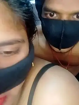 hot couple 000 online show from December 5, 2025, 1:42 pm