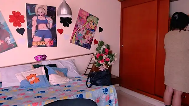 EmmilyConnor online show from November 8, 2025, 1:44 pm