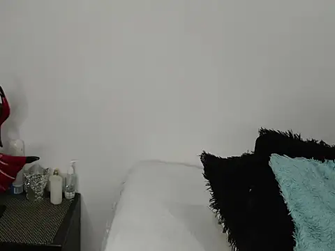 Snapshot of EmmilyConnor chatting on February 10, 2026, 1:48 pm EmmilyConnor online show from February 10, 2026, 1:48 pm