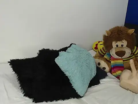 Snapshot of EmmilyConnor chatting on February 13, 2026, 1:40 pm EmmilyConnor online show from February 13, 2026, 1:40 pm