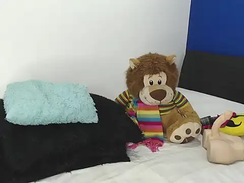 Snapshot of EmmilyConnor chatting on February 15, 2026, 9:55 pm EmmilyConnor online show from February 15, 2026, 9:55 pm