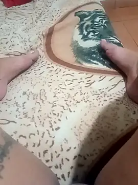 tutti2pbuzz online show from October 31, 2025, 9:49 pm