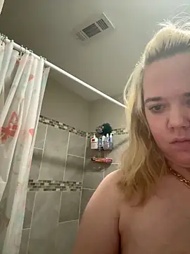 Snapshot of SilverSeductress chatting on December 21, 2025, 6:04 pm SilverSeductress online show from December 21, 2025, 6:04 pm