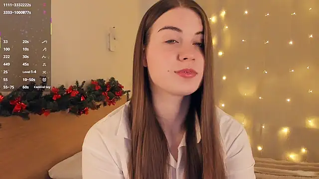 LoreeScialdone online show from December 20, 2025, 10:28 pm