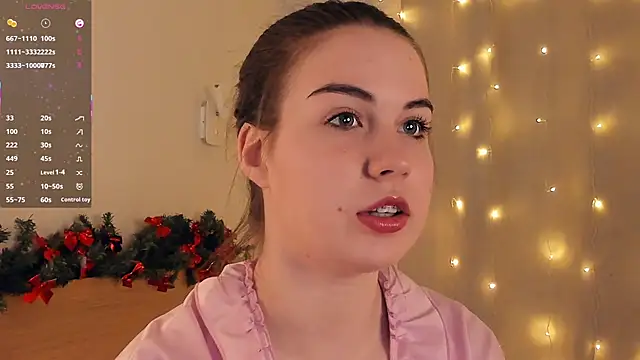 LoreeScialdone online show from December 21, 2025, 9:11 pm