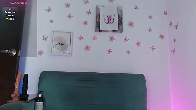 evelinmartinez online show from July 24, 2026, 7:45 pm