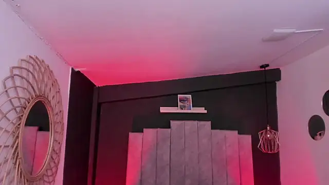 mia jagger online show from April 16, 2026, 9:39 pm