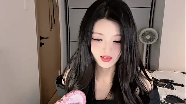 ronronner233 online show from November 30, 2025, 3:05 pm