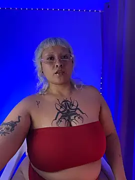 pinkbaddie777 online show from January 6, 2026, 3:32 am