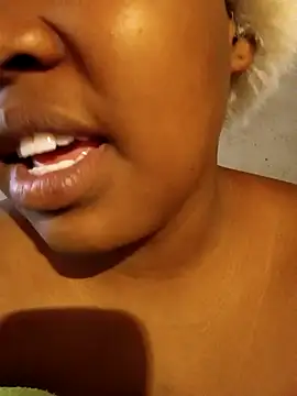 Snapshot of 3bigcuteness chatting on November 16, 2025, 12:11 pm 3bigcuteness online show from November 16, 2025, 12:11 pm