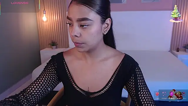 SoffiaDams2 online show from November 27, 2025, 12:07 pm