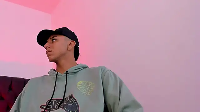 Snapshot of leelpaul chatting on October 28, 2025, 12:41 pm leelpaul online show from October 28, 2025, 12:41 pm