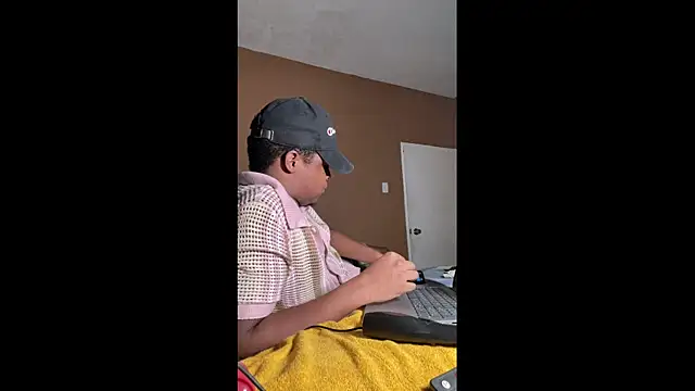 Snapshot of SorenFire chatting on November 14, 2025, 10:51 pm SorenFire online show from November 14, 2025, 10:51 pm
