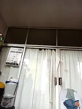 Snapshot of dzicky33 chatting on October 29, 2025, 10:17 am dzicky33 online show from October 29, 2025, 10:17 am