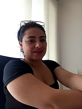 Snapshot of solandrea chatting on November 11, 2025, 5:35 pm solandrea online show from November 11, 2025, 5:35 pm