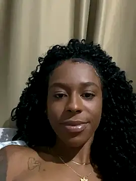 Snapshot of Naiara77 chatting on December 2, 2025, 12:49 am Naiara77 online show from December 2, 2025, 12:49 am