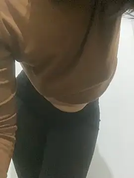 Catalina244 online show from April 8, 2026, 11:05 pm