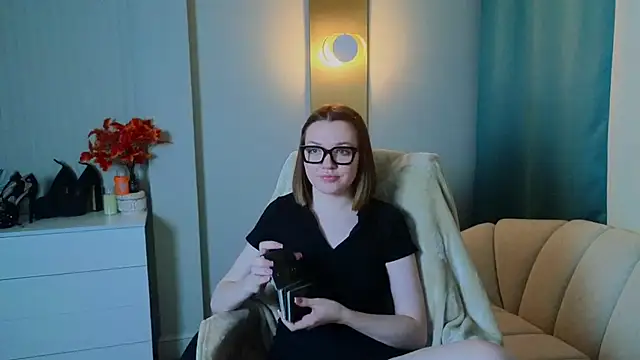 R I N A online show from November 3, 2025, 1:08 am