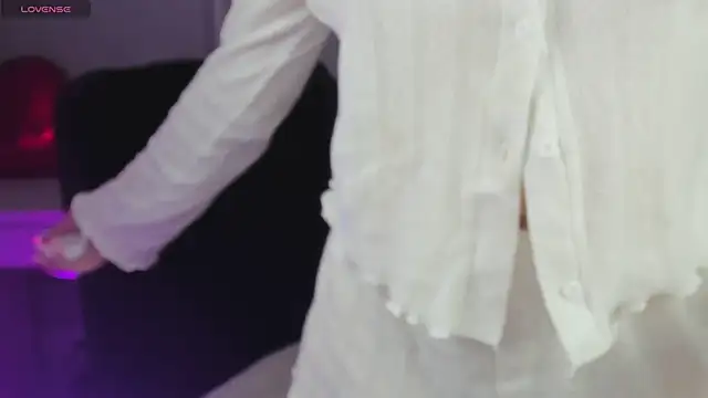 R I N A online show from April 25, 2026, 1:08 am