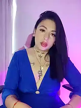 Snapshot of IsoldeX chatting on November 4, 2025, 2:16 pm IsoldeX online show from November 4, 2025, 2:16 pm