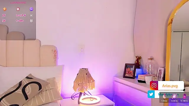 Manelyk  moon online show from November 9, 2025, 1:37 am