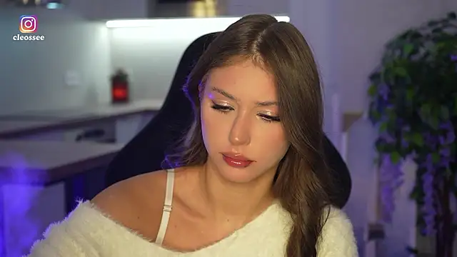 Cleose online show from February 19, 2026, 7:04 am