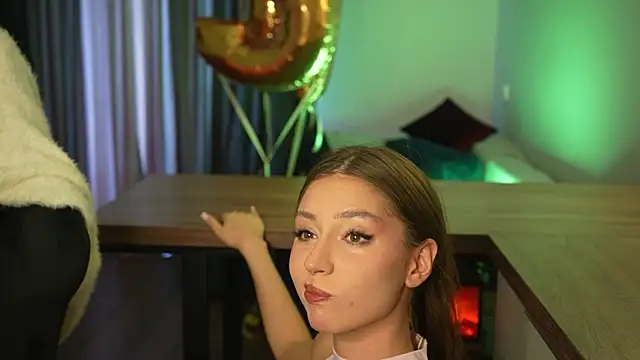 Cleose online show from April 1, 2026, 7:09 am