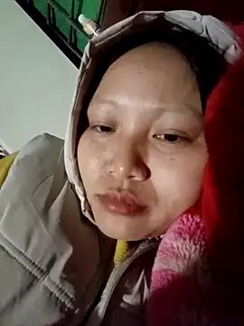 yoyo-mi online show from December 13, 2025, 9:31 pm