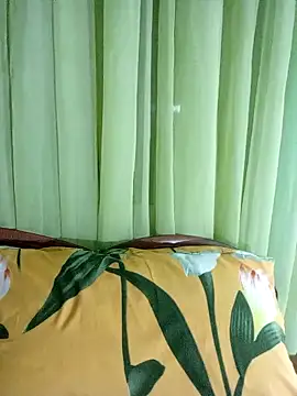 Esenia505 online show from April 19, 2026, 2:33 am