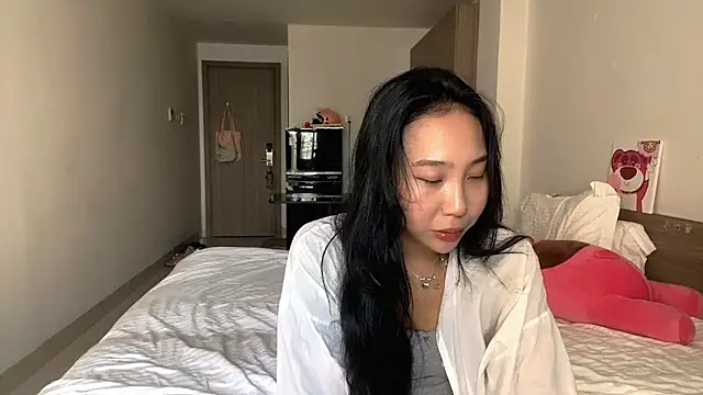 Snapshot of LizParadiz chatting on October 31, 2025, 6:25 am LizParadiz online show from October 31, 2025, 6:25 am