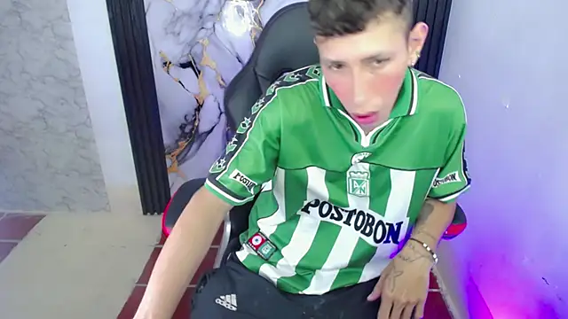 The latin boy online show from November 26, 2025, 6:20 pm