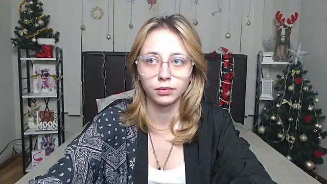 TracyLll online show from December 20, 2025, 6:09 am