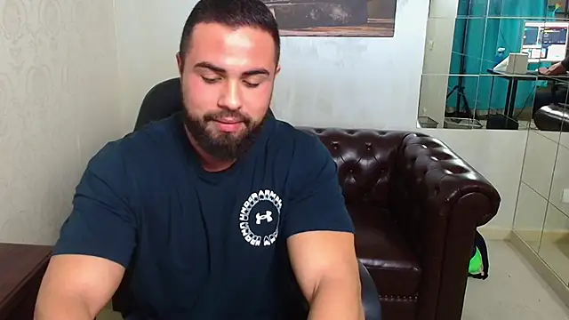 HayesWood online show from December 14, 2025, 5:57 am