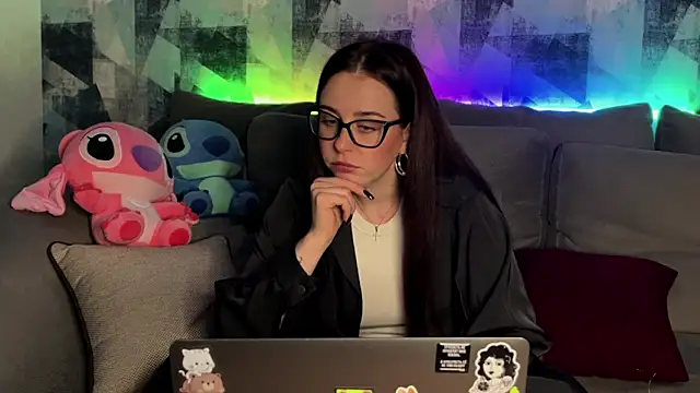 OhNicolle online show from November 9, 2025, 5:44 pm