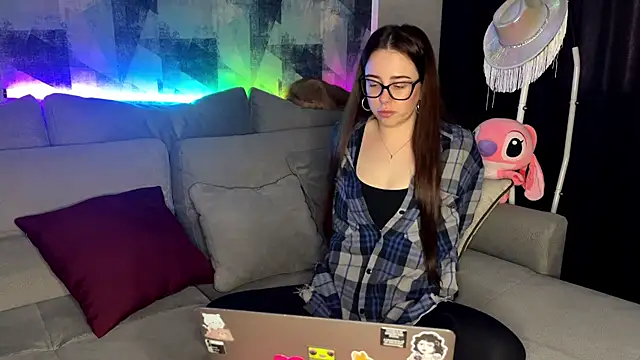 OhNicolle online show from November 18, 2025, 12:20 pm