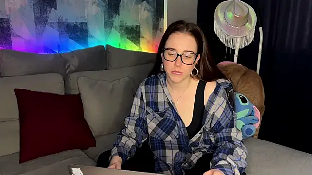 OhNicolle online show from November 19, 2025, 11:54 am