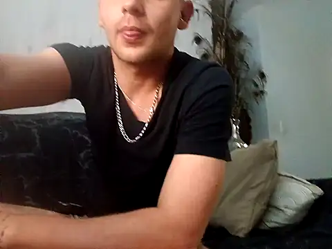 THOMMONSTER5299 online show from December 5, 2025, 1:58 am