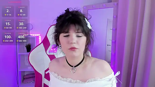 Snapshot of DivaLune chatting on November 15, 2025, 9:43 pm DivaLune online show from November 15, 2025, 9:43 pm