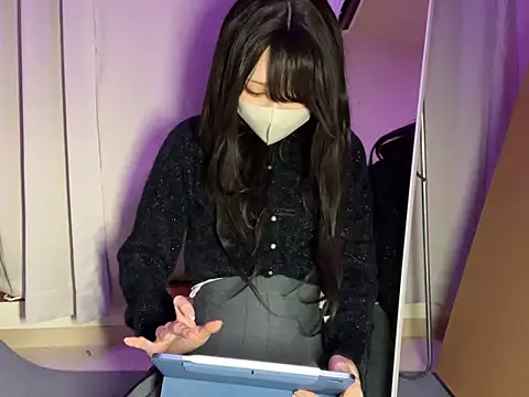 eroeroMiYUeroeo online show from November 11, 2025, 4:40 pm