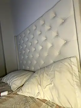 isabella-montes online show from November 26, 2025, 3:29 am